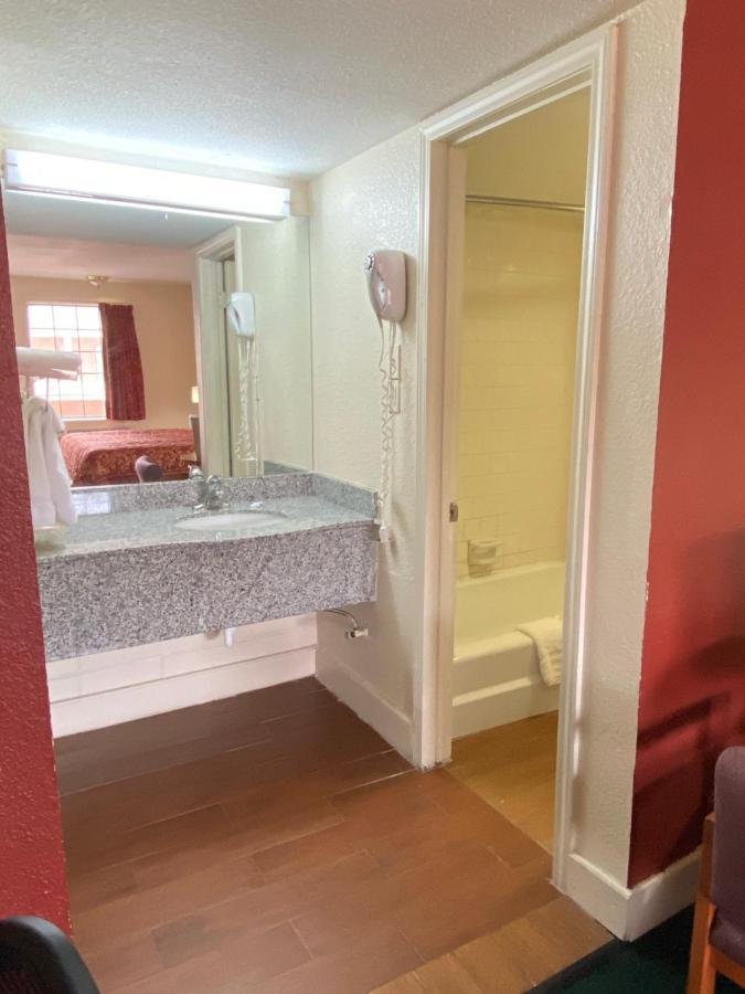 Travel Inn Lackland Sea World サンアントニオ エクステリア 写真